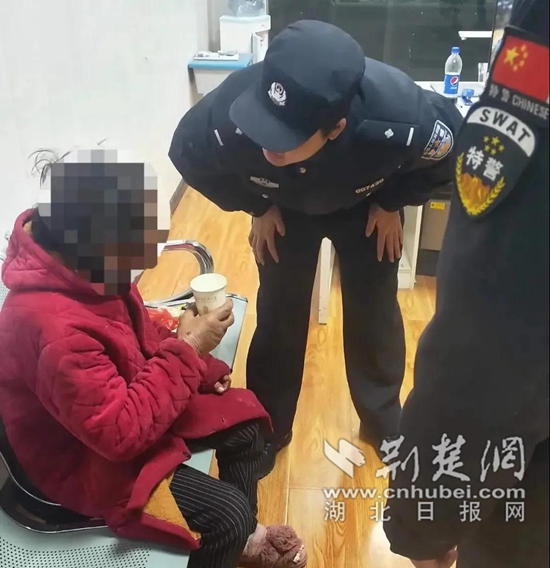 富池所民警助迷路老人 (2).jpg