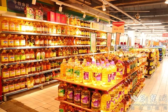 超市里的油，滿滿當(dāng)當(dāng).jpg.jpg