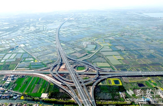 鐵、水、公、空立體式交通運(yùn)輸通道連線成網(wǎng)_副本.jpg