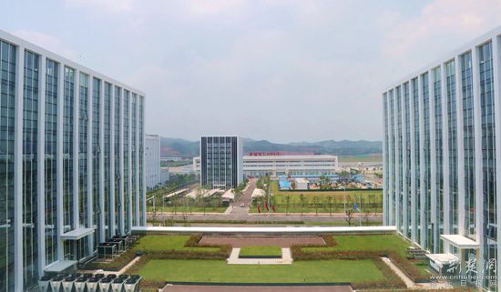 鄂州花湖機(jī)場貨運(yùn)站。記者 胡小軍 攝.jpeg